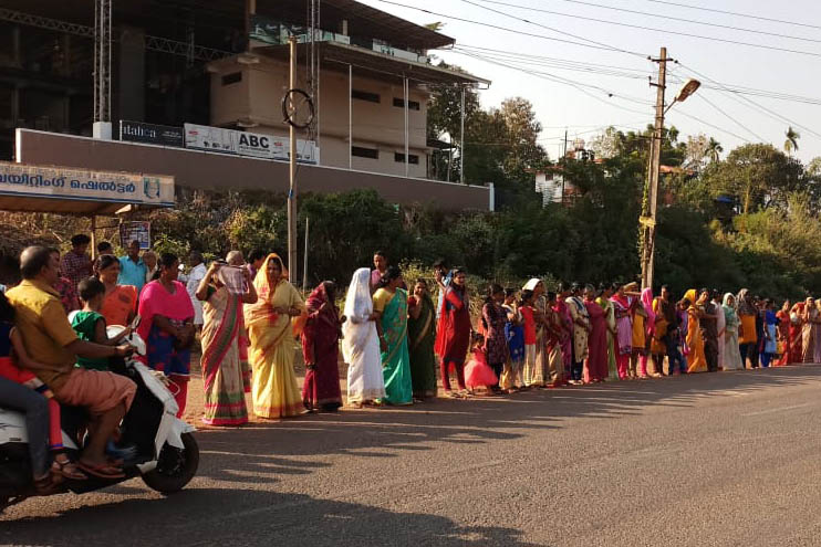 വനിതാമതിൽ സ്ത്രീസമത്വം എന്ന ആശയം ഉയർത്തിപ്പിടിച്ചു  ഡോ മീനാക്ഷി ഗോപിനാഥ്